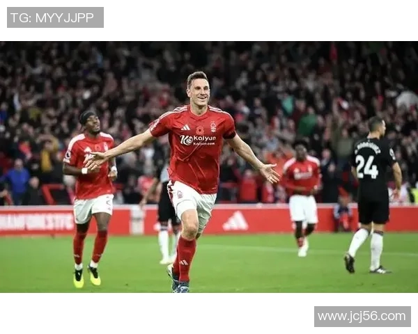 曼联连胜势头强劲，以2-0击败热刺攀升英超积分榜第三