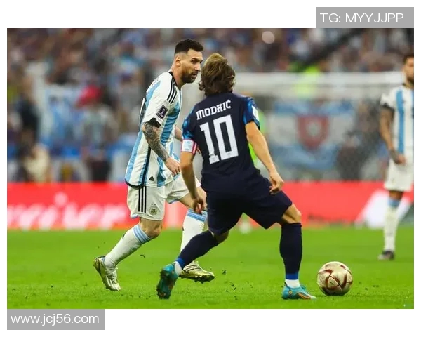 梅西回到巴塞罗那训练，球迷集体欢呼：终于等到你！